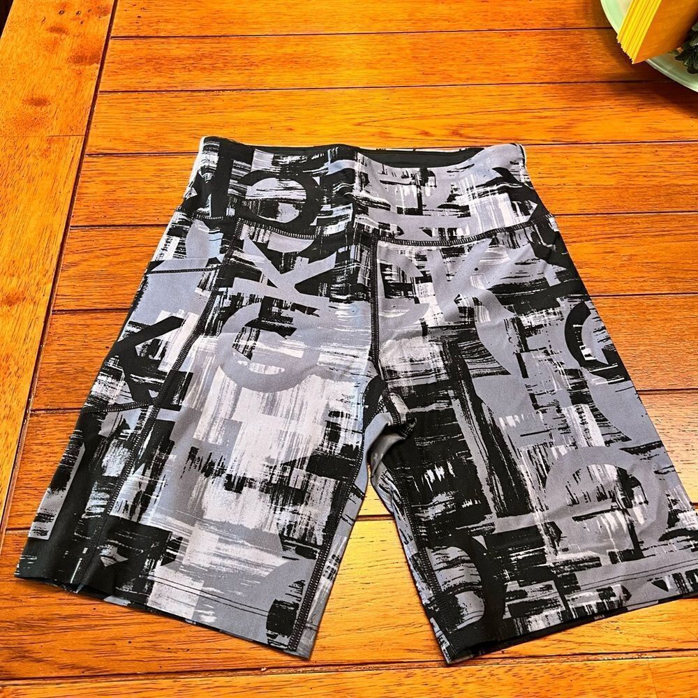 NWOT Calvin Klein Gray and Black Pull On Shorts Size Small #SUM16